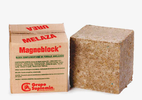 Magneblock urea-melaza